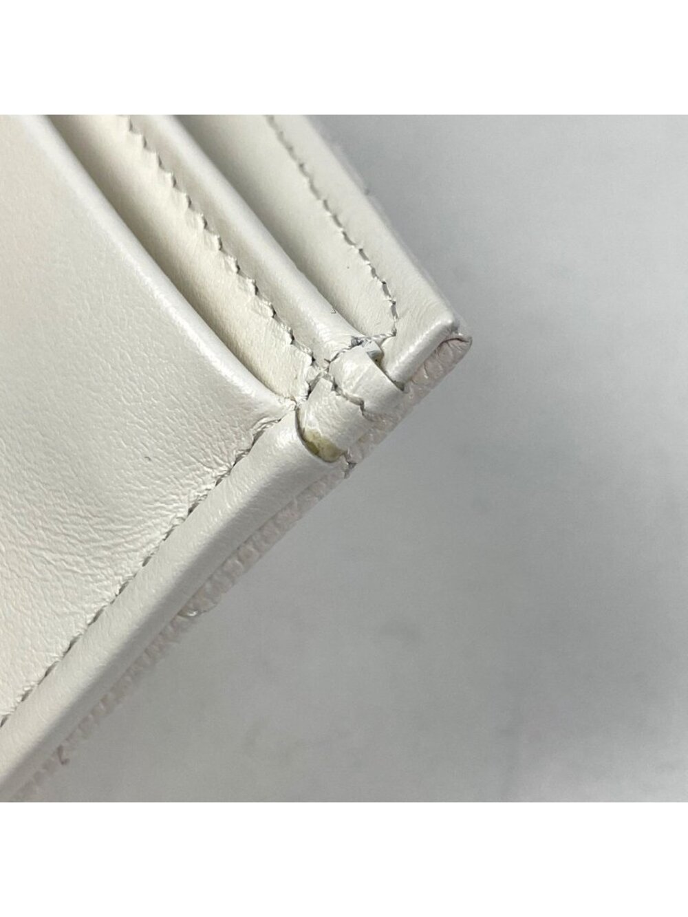 Chanel CC Logo Bifold Wallet Caviar Leather White - Picture 4 of 9